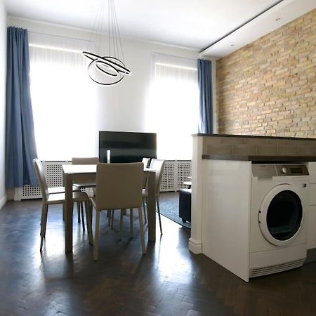 Premium Apartment By Hi5- Anker Apartment Budapest Esterno foto