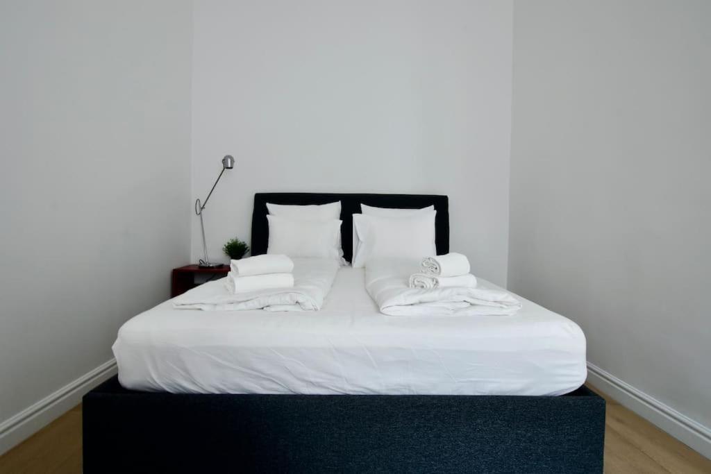 Premium Apartment By Hi5- Anker Apartment Budapest Esterno foto