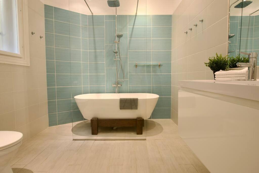 Premium Apartment By Hi5- Anker Apartment Budapest Esterno foto