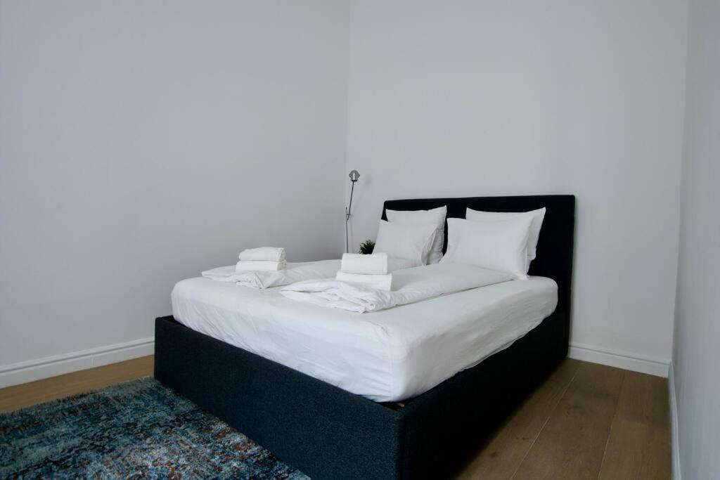 Premium Apartment By Hi5- Anker Apartment Budapest Esterno foto