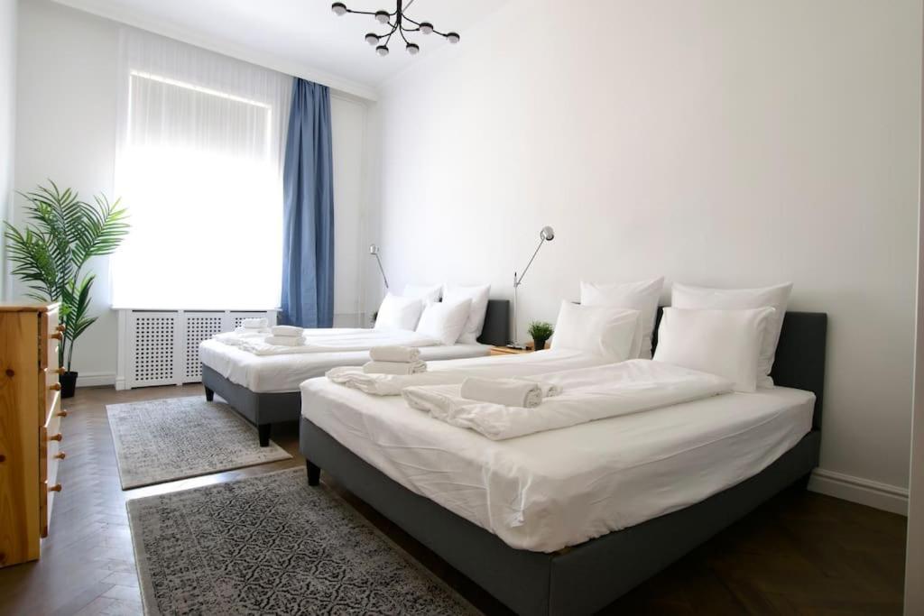 Premium Apartment By Hi5- Anker Apartment Budapest Esterno foto