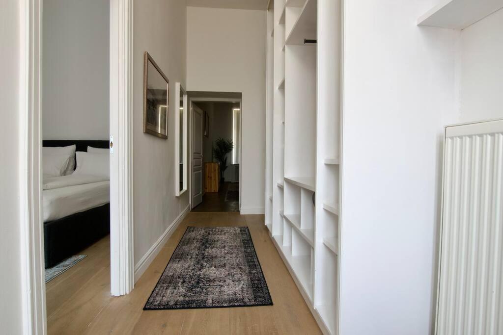 Premium Apartment By Hi5- Anker Apartment Budapest Esterno foto