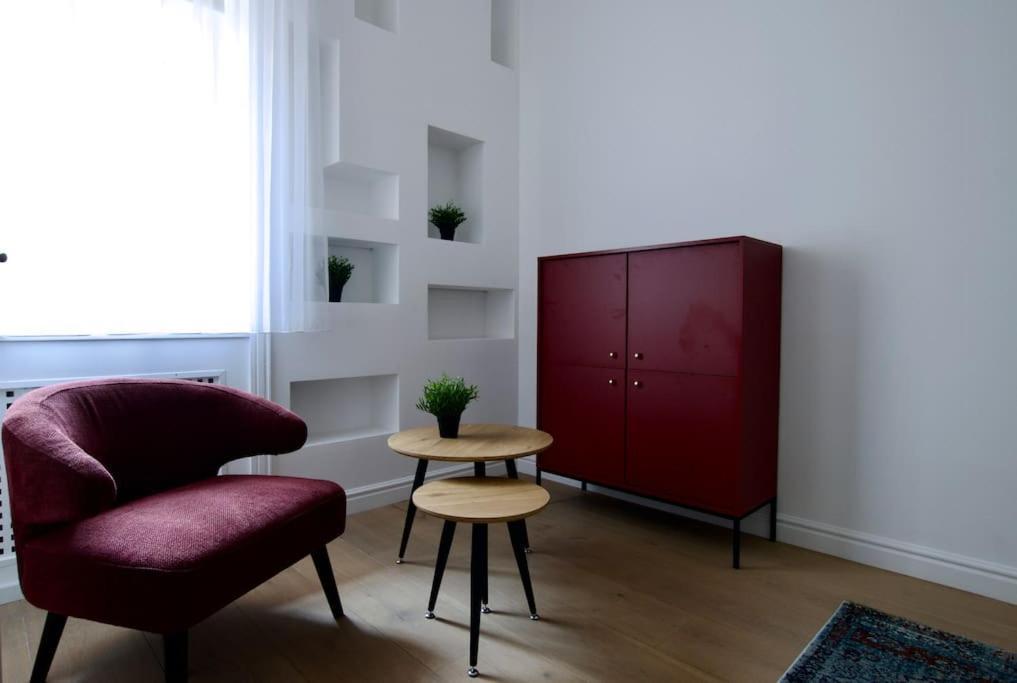 Premium Apartment By Hi5- Anker Apartment Budapest Esterno foto