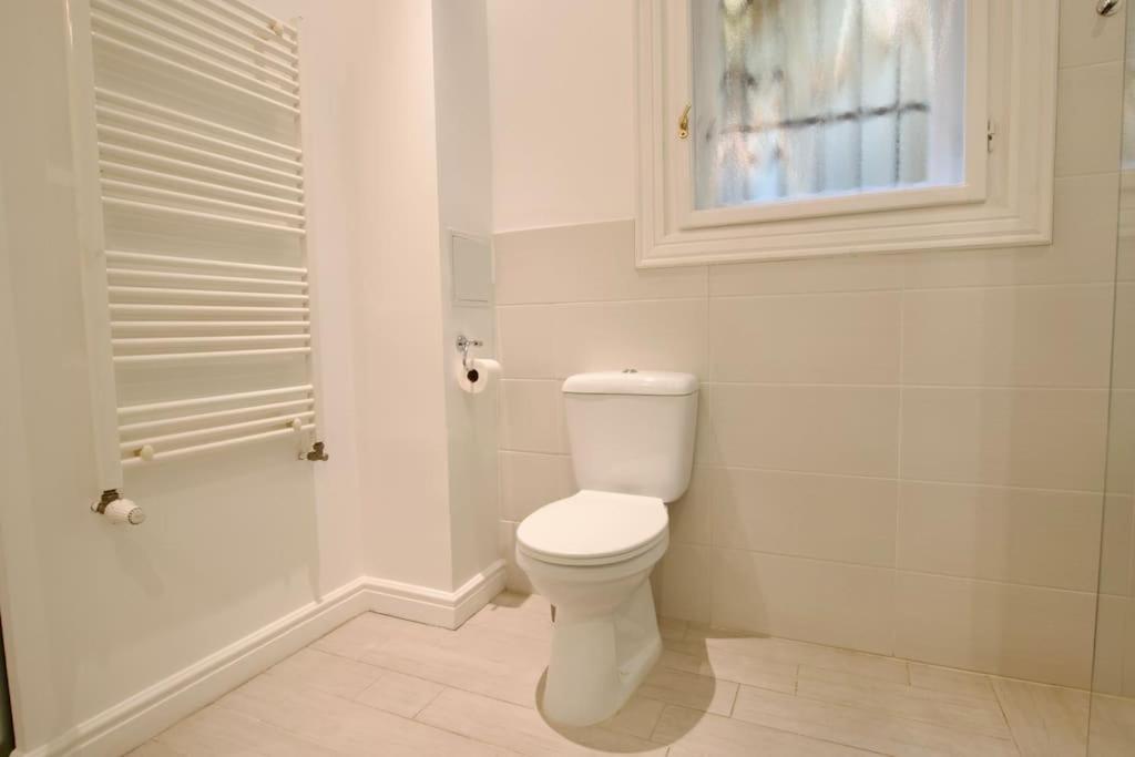 Premium Apartment By Hi5- Anker Apartment Budapest Esterno foto