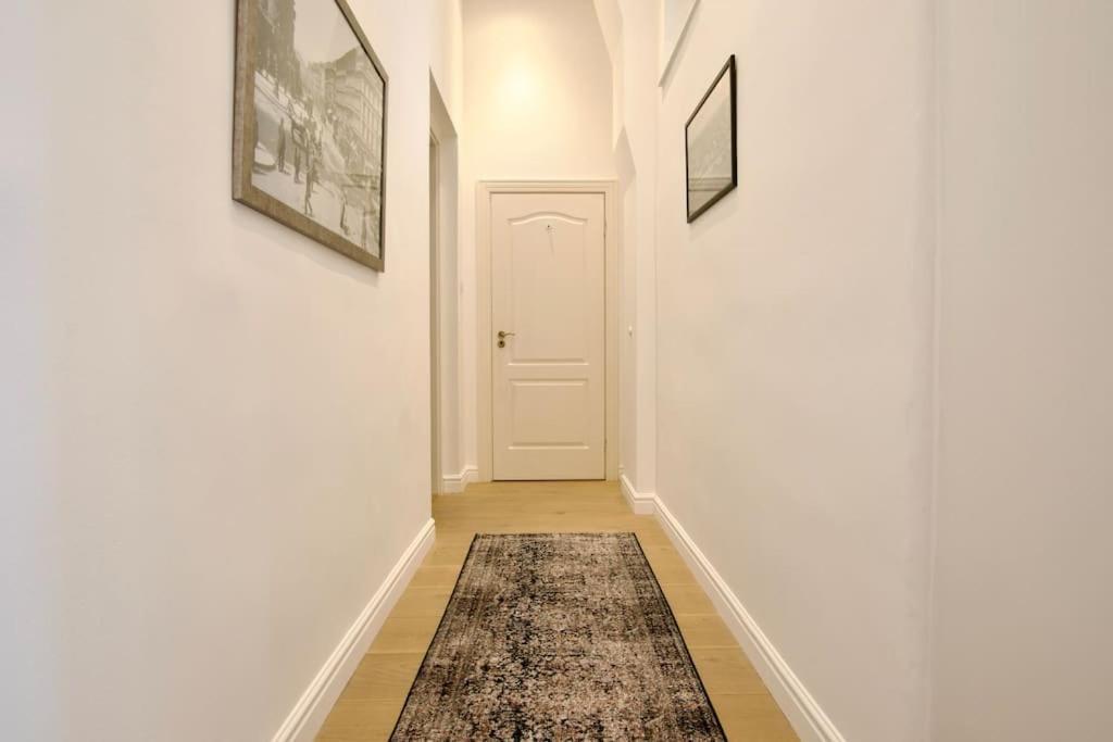 Premium Apartment By Hi5- Anker Apartment Budapest Esterno foto