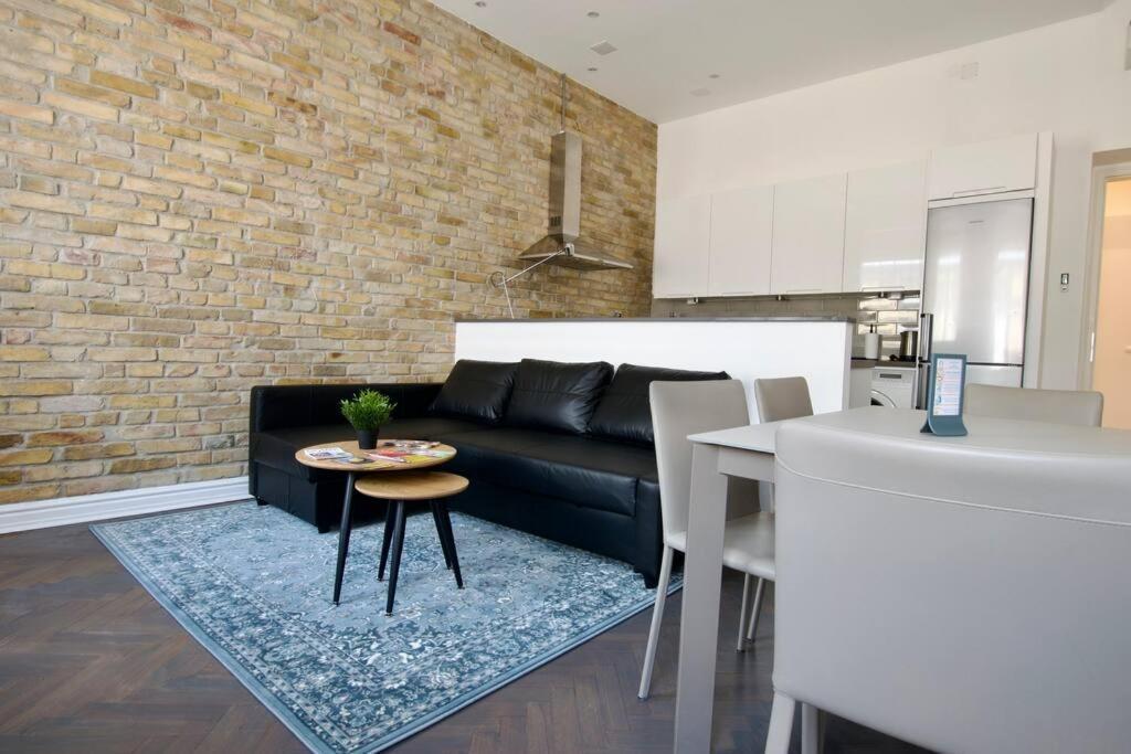 Premium Apartment By Hi5- Anker Apartment Budapest Esterno foto