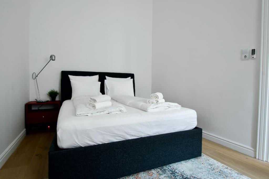 Premium Apartment By Hi5- Anker Apartment Budapest Esterno foto