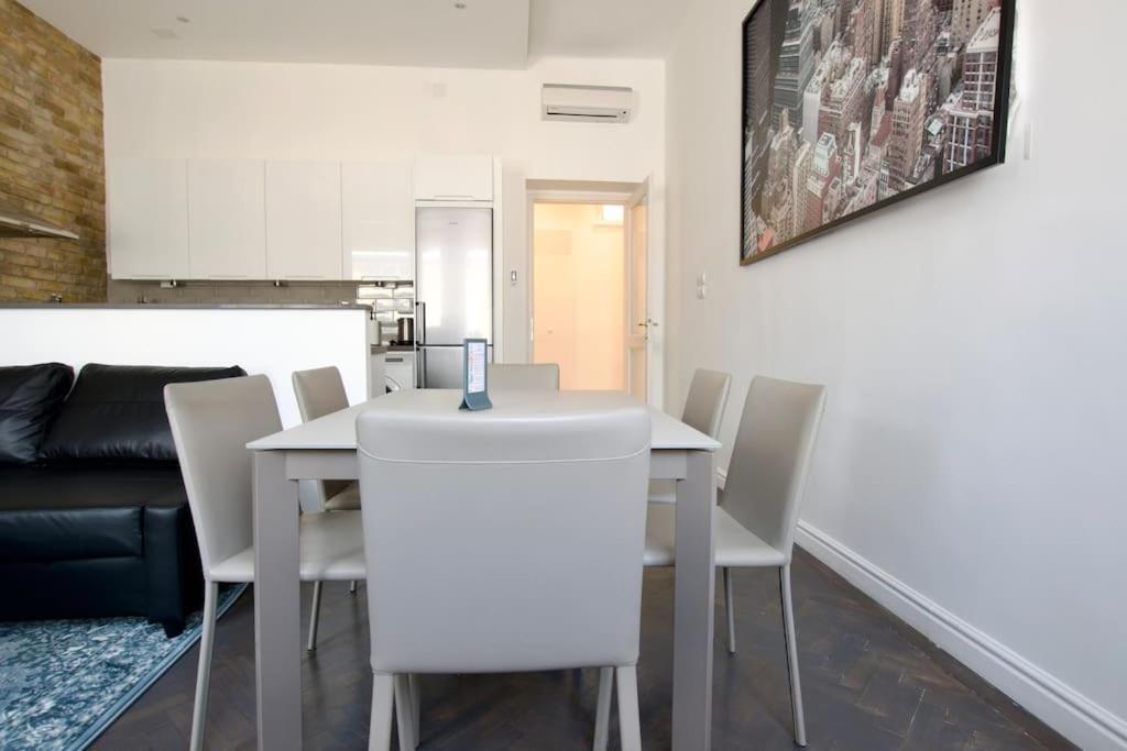 Premium Apartment By Hi5- Anker Apartment Budapest Esterno foto