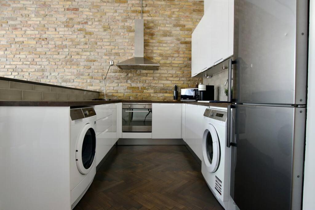 Premium Apartment By Hi5- Anker Apartment Budapest Esterno foto